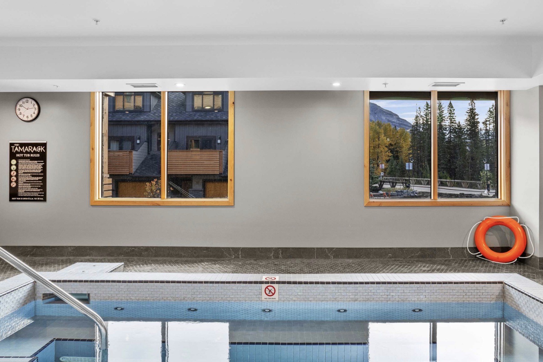 BergTraum building hot tub
